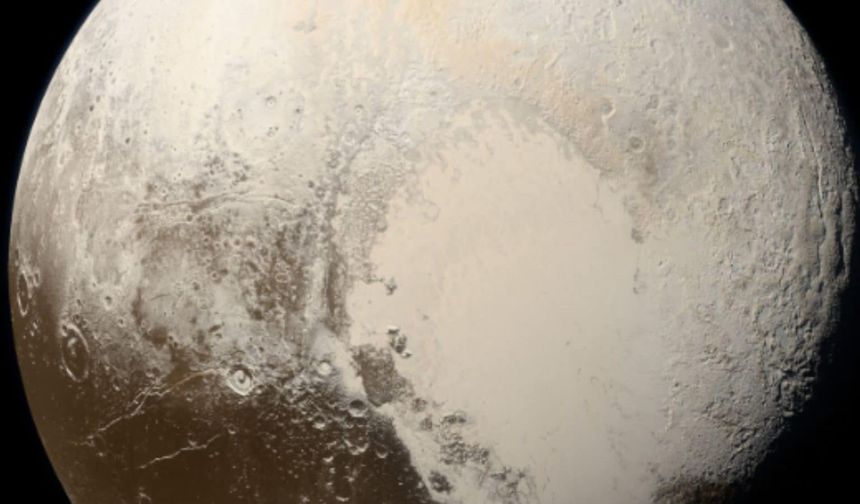 NASA paylaştı: İşte Plüton'un gerçek renkleri