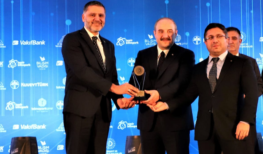Teknopark İstanbul 3’ncü kez en iyi teknoloji geliştirme bölgesi oldu!