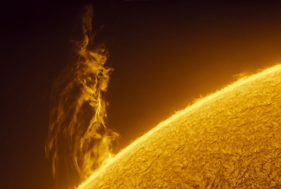 88865_96_suns-raw-power-spewing-plasma-clouds-captured-in-stunning-video_full