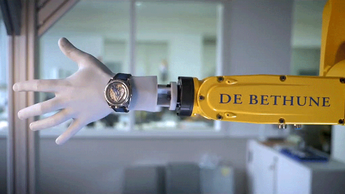 De Bethune'nin 1.7 milyon TL değerindeki bu saat, robotik kollarla test ediliyor: Peki bu ne işimize yarayacak?