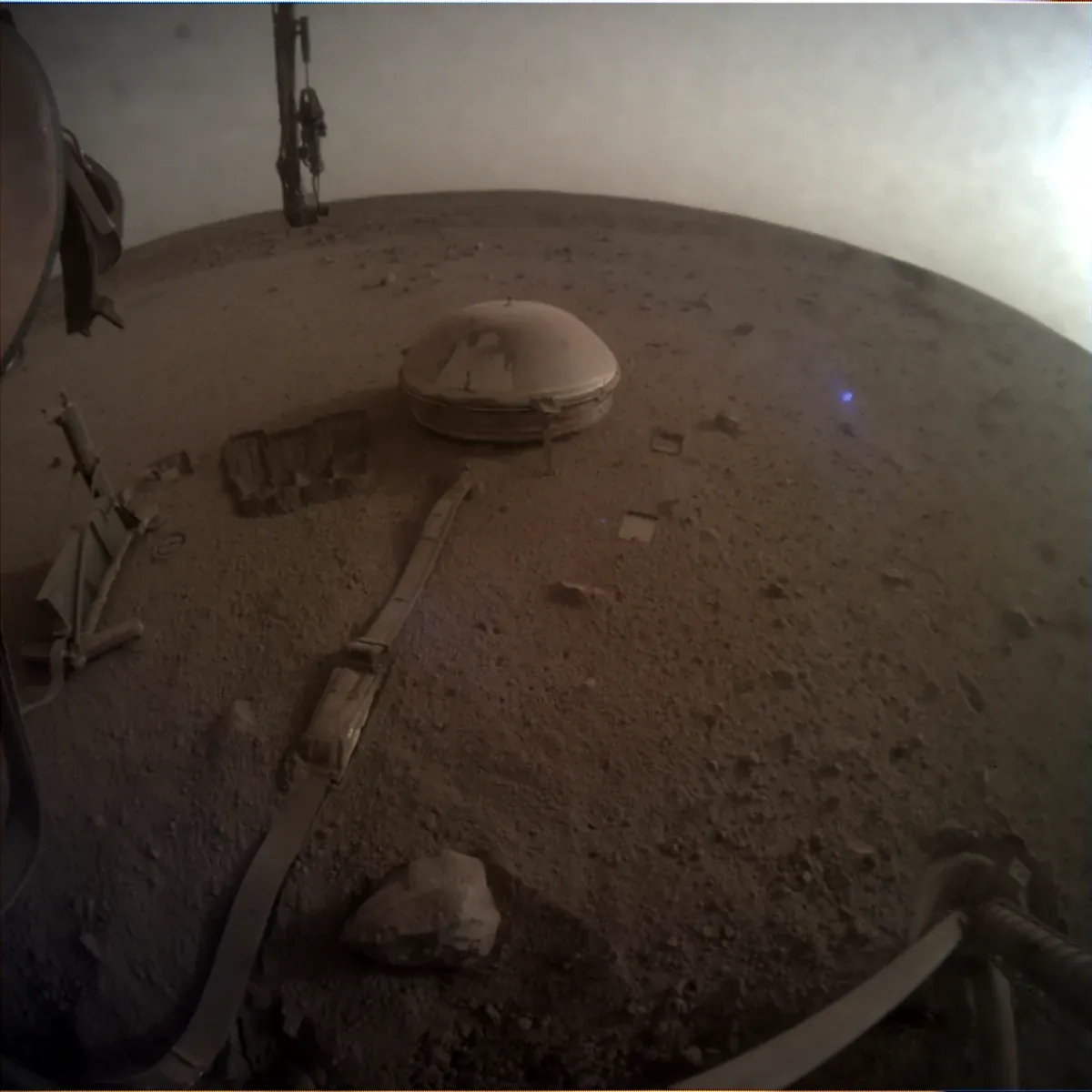 insight-s-seismometer-also-covered-in-dust-like-the-solar-panels-l