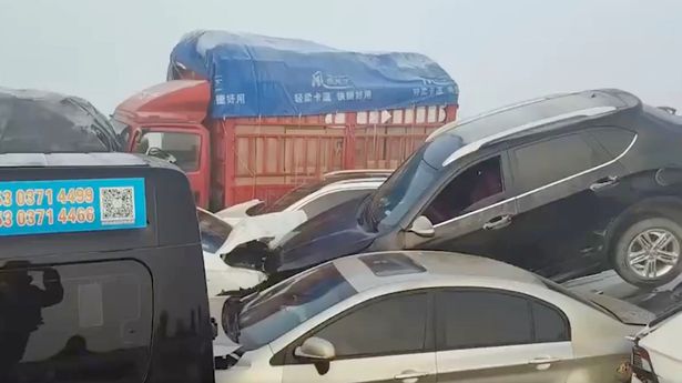 1_Injuries-reported-as-around-400-vehicles-involved-in-pileup-on-Zhengxin-Huanghe-Bridge-in-Henan-Chi